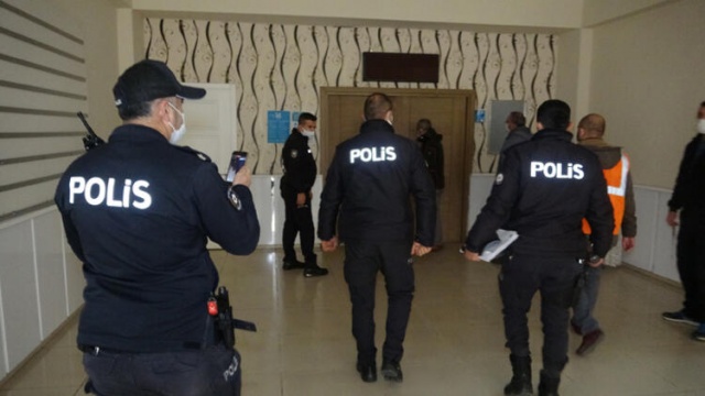 Yasağa rağmen düğün yaptılar, polisten kaçamadılar 4