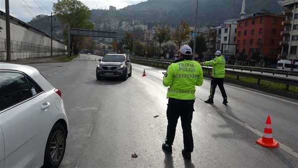 Korona virüs kapsamında Trabzon'da cadde ve sokaklar boş kaldı. 12 Aralık 2020 7