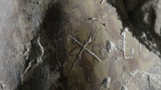 Defineciler durmuyor! Her yeri kazdılar 4