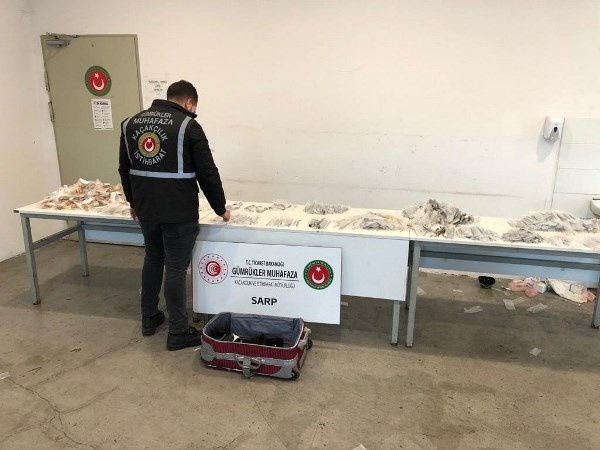 Sarp Sınır Kapısında ele geçirildi! Bavuldan çıkanlar şok etti 11