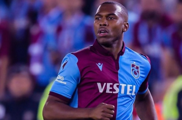 Sturridge imzayı atıyor 4