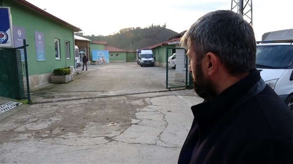 El konulan köpeklerini her gün görmeye gidiyor 3