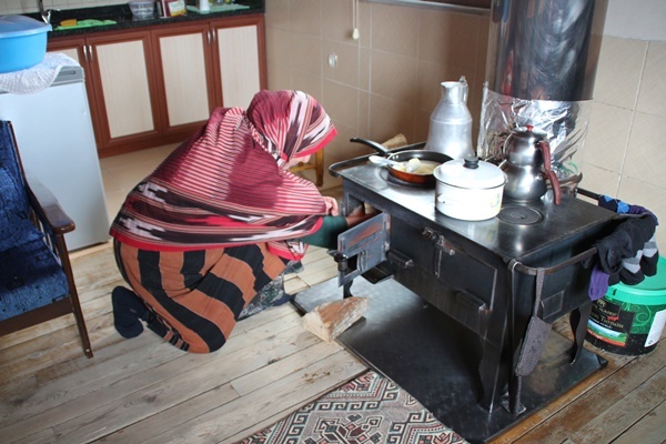 Rize'de kar yağdı, tahtalı kayak eğlencesi başladı 11