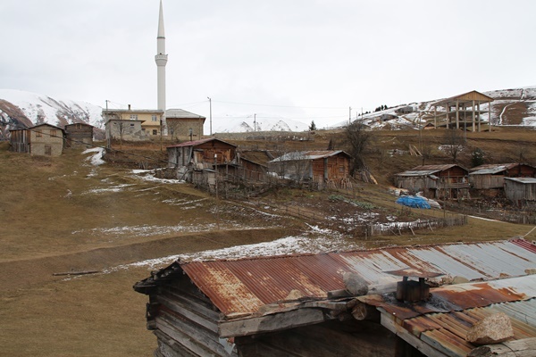 Rize'de kar yağdı, tahtalı kayak eğlencesi başladı 14
