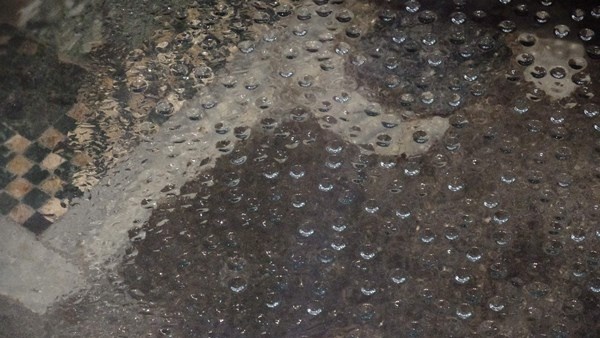 Ayasofya'da cam döşeme içine alınan mozaikler neredeyse gözükmüyor 8