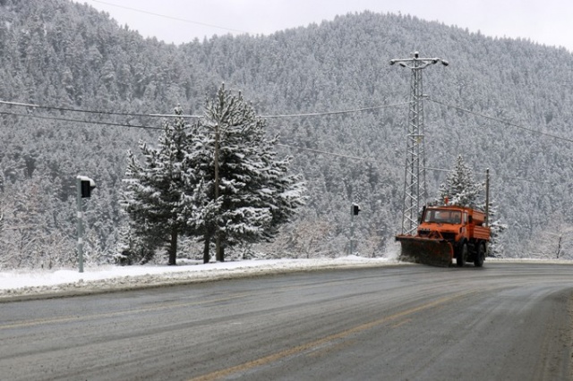 Zigana Dağı’nda sezonun ilk karı yağdı: Yol beyaza büründü 8