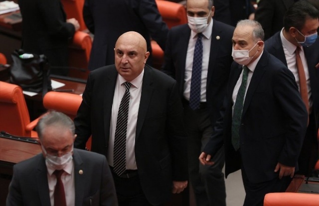 Mecliste yumruk yumruğa kavga 2