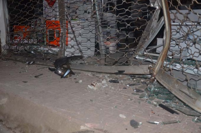 Trabzon plakalı araç işyerine daldı! Alkollü ve ehliyetsiz... 4