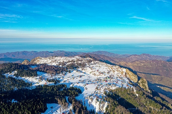 Bulutlara komşu Hıdırnebi Yaylası beyaz örtüsüyle şölen sunuyor 4