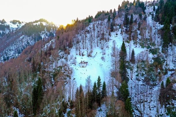 Bulutlara komşu Hıdırnebi Yaylası beyaz örtüsüyle şölen sunuyor 8