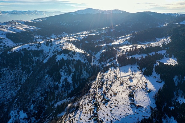Bulutlara komşu Hıdırnebi Yaylası beyaz örtüsüyle şölen sunuyor 10