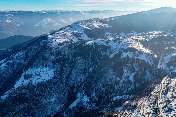 Bulutlara komşu Hıdırnebi Yaylası beyaz örtüsüyle şölen sunuyor 13