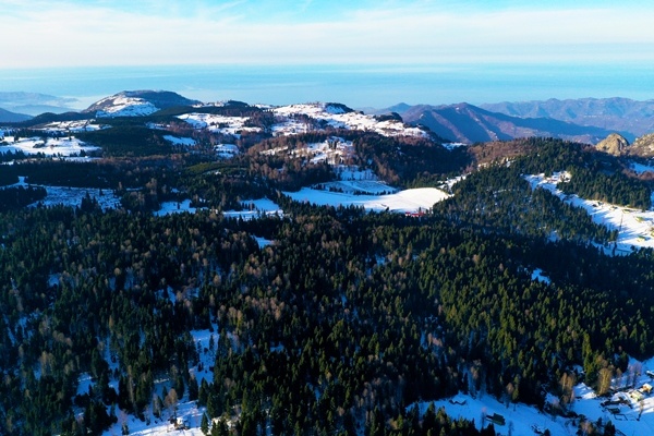 Bulutlara komşu Hıdırnebi Yaylası beyaz örtüsüyle şölen sunuyor 12