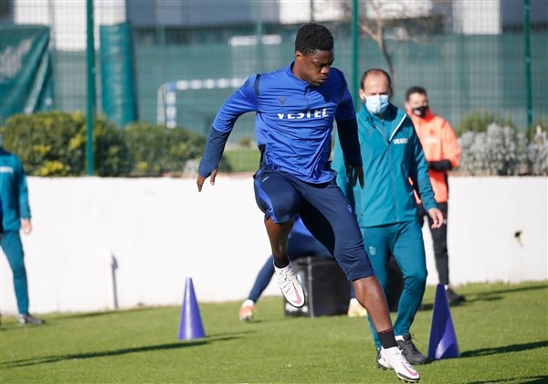 Trabzonspor ligin 16.haftasında oynayacağı F.Karagümrük maçına hazırlanıyor. 10