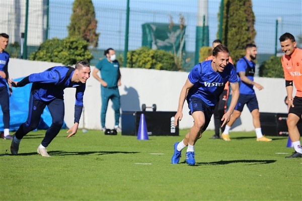 Trabzonspor ligin 16.haftasında oynayacağı F.Karagümrük maçına hazırlanıyor. 5
