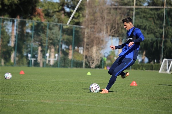 Trabzonspor ligin 16.haftasında oynayacağı F.Karagümrük maçına hazırlanıyor. 11