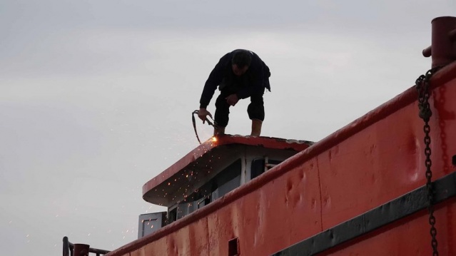 Trabzon'da tekne taşıyan çekici, tünele sıkıştı 8