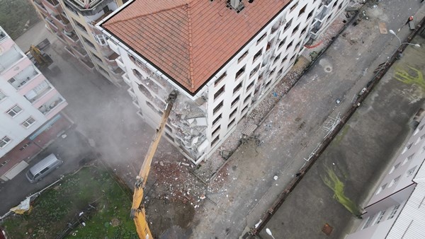 Rize’nin Pisa Kuleleri yıkılmaya başlandı 4