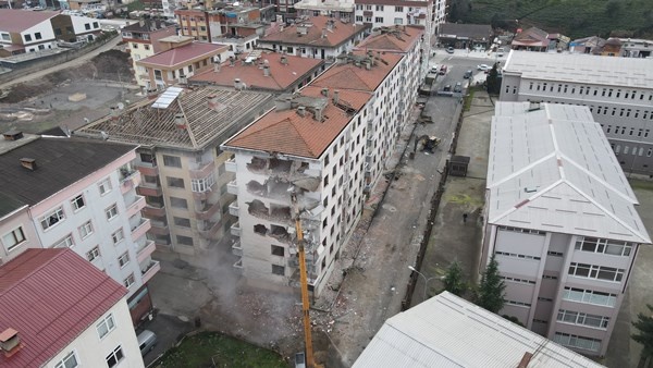 Rize’nin Pisa Kuleleri yıkılmaya başlandı 6