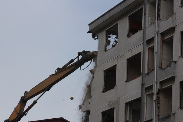 Rize’nin Pisa Kuleleri yıkılmaya başlandı 2