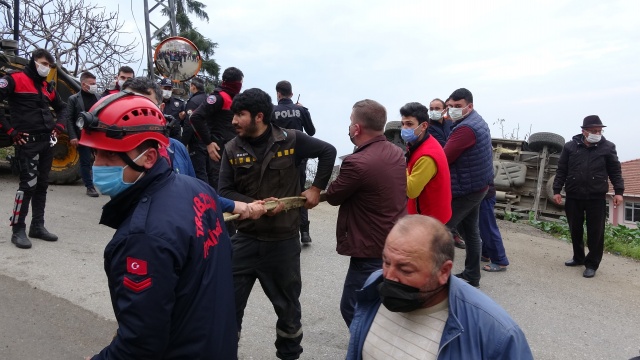 Trabzon'da feci kaza! Freni boşalan kepçe dehşet saçtı 3