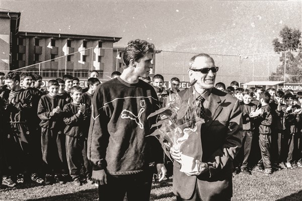 Trabzonspor 181. sayısını efsane isme ayırdı: Bu Dünyadan bir Özkan Sümer geçti 13