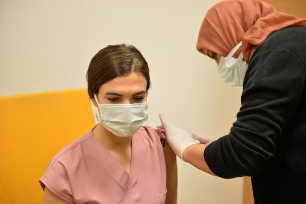 Aşı olanlar yan etkilerle karşılaştığında ne yapacak? 9