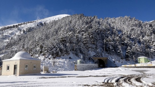 Zigana beyaza büründü, seyirlik manzaralar oluştu. 15 Ocak 2021 3