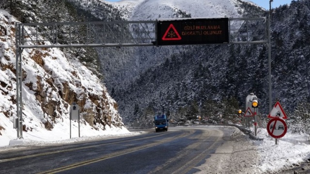 Zigana beyaza büründü, seyirlik manzaralar oluştu. 15 Ocak 2021 8