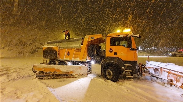 Zigana Geçidi'nde kar geçişe izin vermiyor. 18 Ocak 2021 3