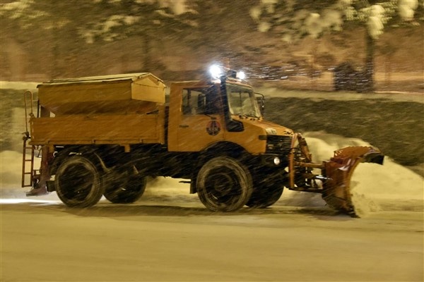 Zigana Geçidi'nde kar geçişe izin vermiyor. 18 Ocak 2021 10