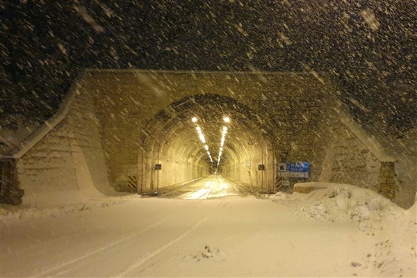 Zigana Geçidi'nde kar geçişe izin vermiyor. 18 Ocak 2021 8