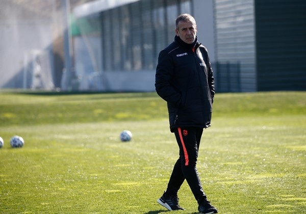 Trabzonspor, Gençlerbirliği Maçı Öncesi Hazırlıklarını Sürdürüyor 3