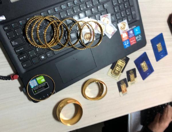 Trabzon'da otobüste bulduğu altın dolu çantayı sahibine ulaştırdı. 15 Eylül 2022 8