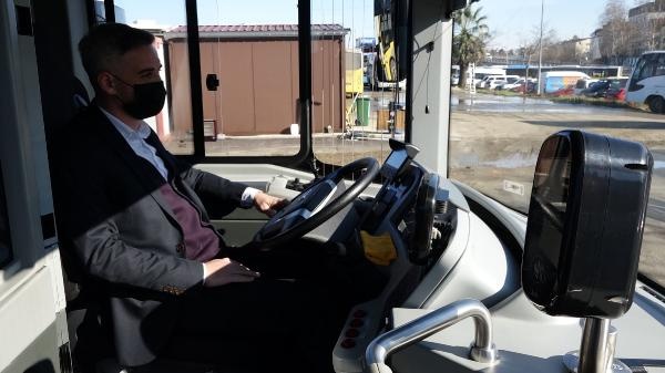 Trabzon'da otobüste bulduğu altın dolu çantayı sahibine ulaştırdı. 15 Eylül 2022 3