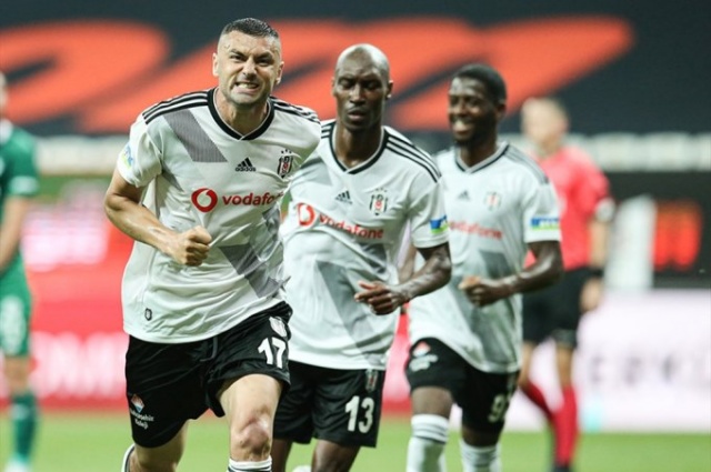 Burak Yılmaz'dan Mesut Özil'e bomba gönderme 3