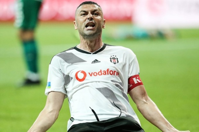 Burak Yılmaz'dan Mesut Özil'e bomba gönderme 4