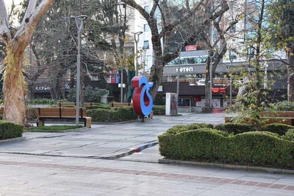 Trabzon’da Kısıtlama Sessizliği: Cadde ve Sokaklar Boş Kaldı, Ekipler Çalıştı 7