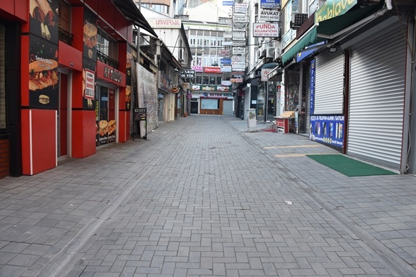 Trabzon’da Kısıtlama Sessizliği: Cadde ve Sokaklar Boş Kaldı, Ekipler Çalıştı 8