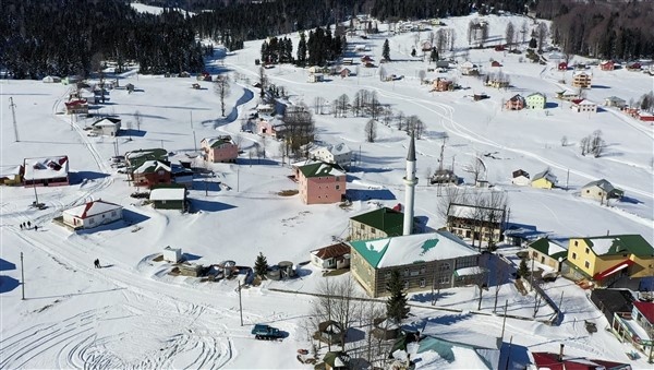 Karadeniz yaylalarında kar güzelliği 7
