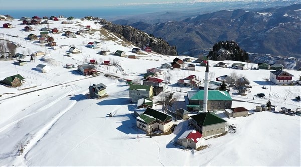Karadeniz yaylalarında kar güzelliği 15