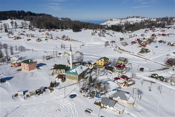 Karadeniz yaylalarında kar güzelliği 13