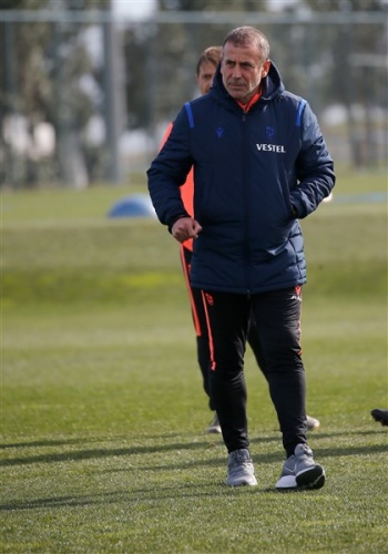 Trabzonspor çalışmalara ara vermeden başladı 9