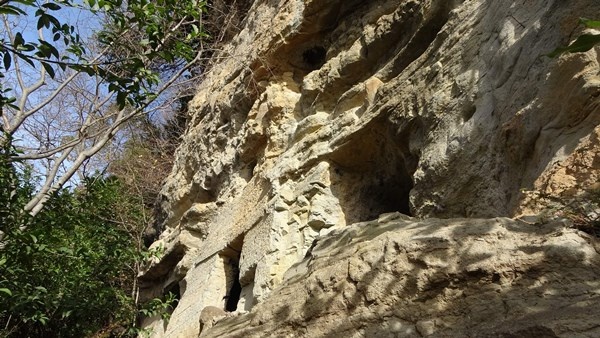 Trabzon'da kayalar oyularak yapılan Pedromida Kilisesi definecilerin hedefi haline geldi 8
