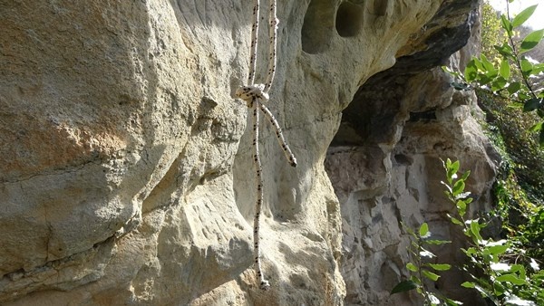 Trabzon'da kayalar oyularak yapılan Pedromida Kilisesi definecilerin hedefi haline geldi 20