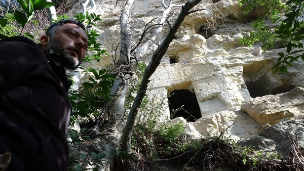 Trabzon'da kayalar oyularak yapılan Pedromida Kilisesi definecilerin hedefi haline geldi 15