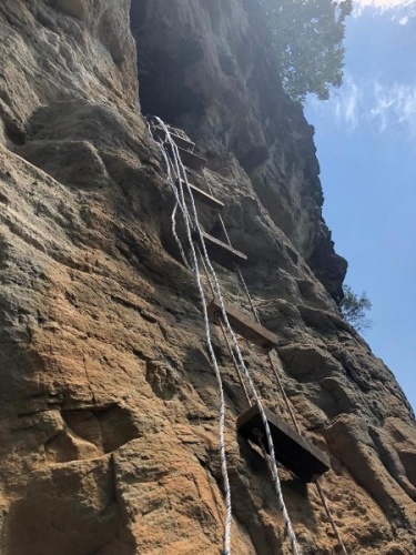 Trabzon'da kayalar oyularak yapılan Pedromida Kilisesi definecilerin hedefi haline geldi 17