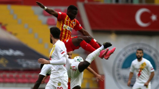 Süper Lig'de ortalığı karıştıran kırmızı kart 4