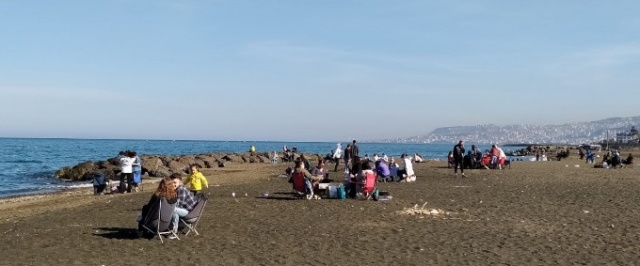 Trabzon'da güneşi gören sahile akın etti 4