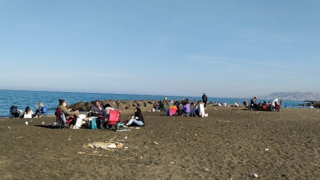 Trabzon'da güneşi gören sahile akın etti 6